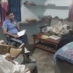 पुलिस अधीक्षक ने वरिष्ठ पत्रकार कुंजबिहारी साहू किसान स्कूल पहुंचकर किसानों से की मुलाक़ात, समन्वित क़ृषि प्रणाली को लेकर हुई चर्चा, किसान स्कूल में किसानों के हित में किए जा रहे कार्यों की सराहना की