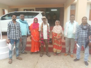 आईसीआईसीआई बैंक फिनो के खाताधारक हो रहे परेशान, मामला जनदर्शन तक