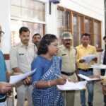 कलेक्टर ने सुनी आमजनों की समस्याएं, प्राप्त आवेदनों के निराकरण के लिए अधिकारियों को दिए निर्देश