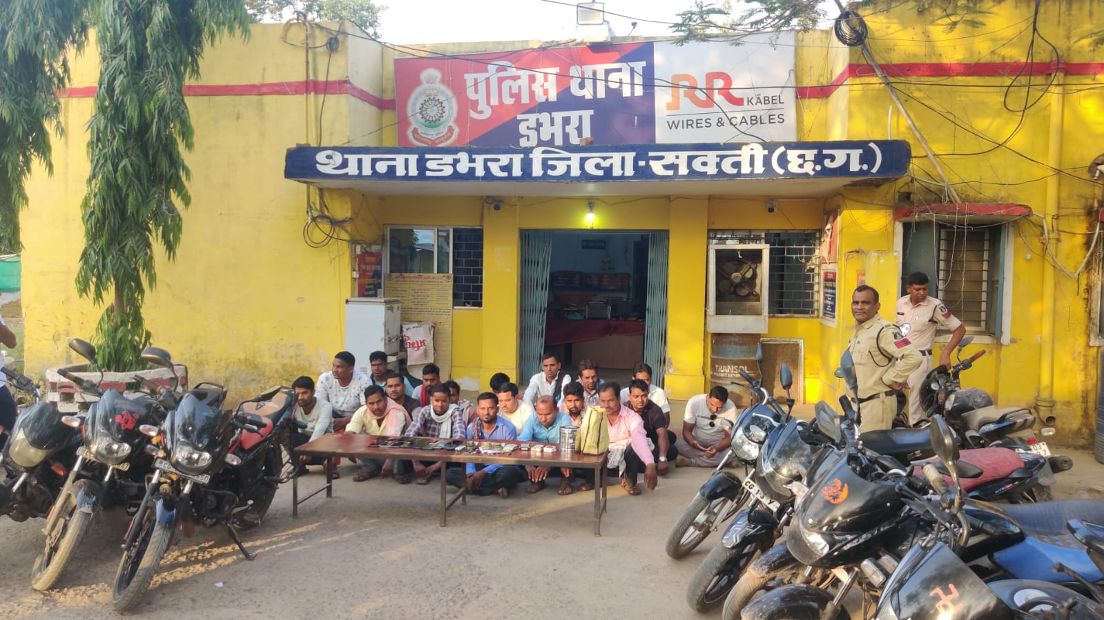 डभरा थाना क्षेत्र मे जुआ एक्ट की कार्यवाही की गई जैजैपुर एरिया की कुछ आरोपी