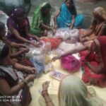 Kisaan School : साग-भाजी व फल-फूल के रेशे से किसान स्कूल में बन रहीं राखियां, लोगों को खूब पसंद आने लगी बिहान समूह की हर्बल राखियां