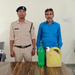 अवैध रूप ले शराब कब्जा म रखने वाला  एक आरोपी ल 07 लीटर कच्ची महुआ शराब के संग थाना मालखरौदा पुलिस मन  करिन  गिरफ्तार