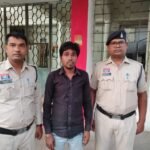 यातायात जांजगीर पुलिस की सक्रियता से टली बड़ी घटना,हाइवे रोड सारागाव में लोहे का धारदार कत्तानुमा हत्यार के साथ युवक को पकड़ा WhatsApp Image 2026-05-07 at 12.41.43 PM