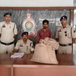 चलते ट्रक से चावल चोरी करने वाले गिरोह के सभी आरोपियों कि गिरफ्तारी कर मामले का पर्दाफाश किया गया। चलते ट्रक से चावल चोरी करने वाले गिरोह के सभी आरोपियों कि गिरफ्तारी कर मामले का पर्दाफाश किया गया।