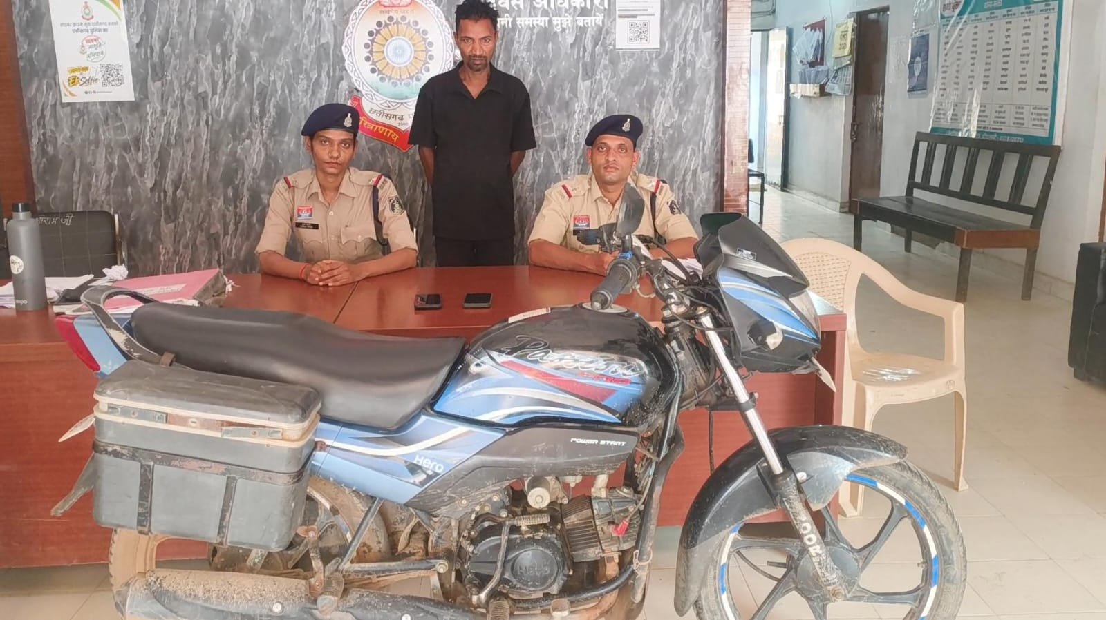 मोबाईल एवं नगदी रकम चोरी करने वाला आरोपी सक्ती पुलिस के हत्थे चढ़ा WhatsApp Image 2026-09-14 at 6.37.30 PM