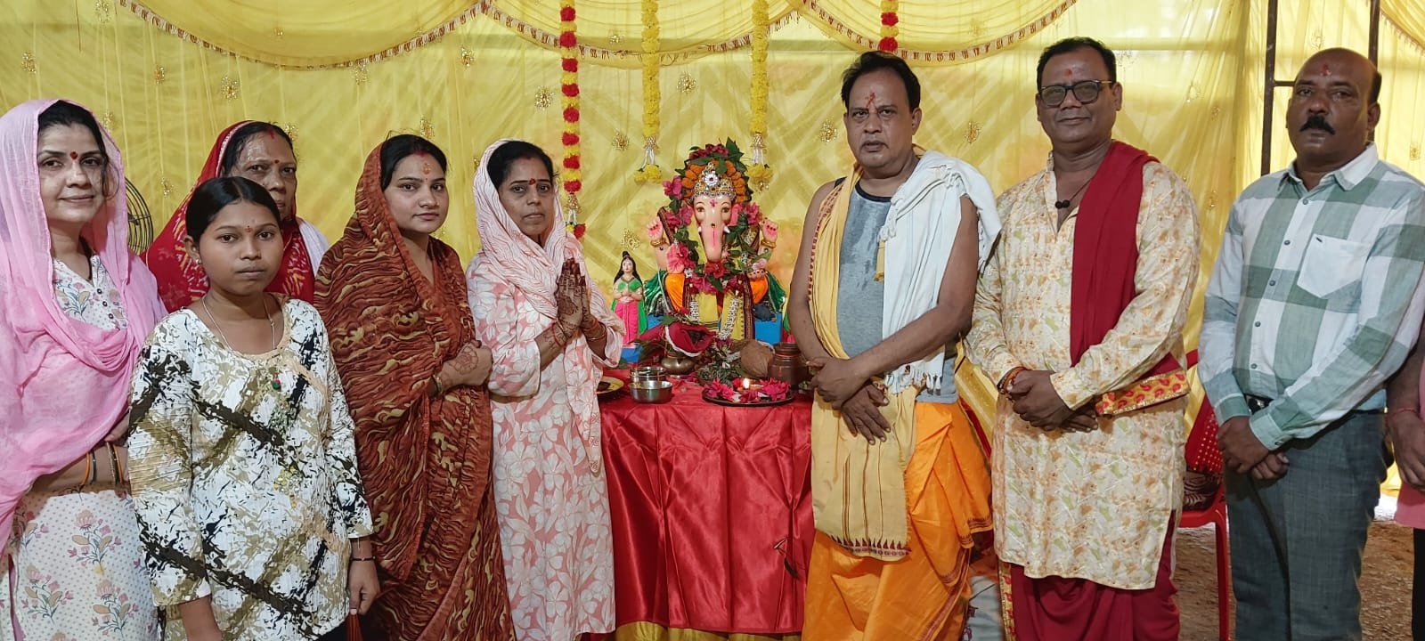 राधाकृष्ण मंदिर, ऑफिसर्स कॉलोनी सक्ती में गणेशोत्सव की आरती में श्रद्धालुओं का सैलाब WhatsApp Image 2026-09-16 at 7.24.43 AM
